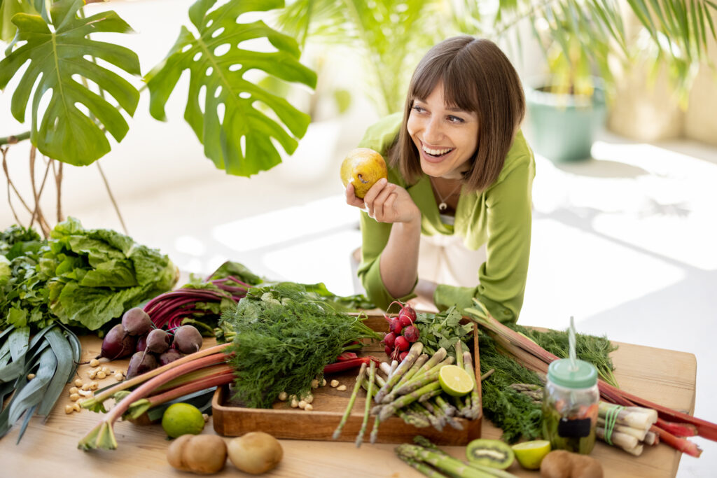 Alimentos de temporada para tu salud bucodental en verano | Clínica Lucía Trujillo